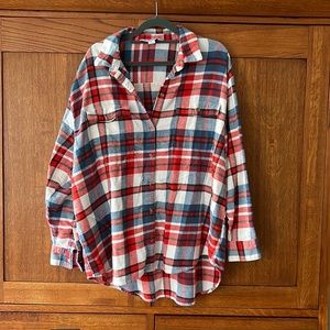 Cozy plaid Old Navy flannel button down shirt.  XL. Color: Red, blue, cream